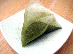 [From Kikugawa, Kakegawa, Shizuoka] "Premium Momentary Tea Bag" Tetra type 5g tea bag without string x 20 packs *No mail delivery 